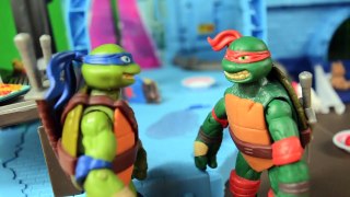 Ninja Turtles Donatello Builds MetalHead! Part 1- Mikey Uses Him To Do Chores! - TMNT Toys-LjpI