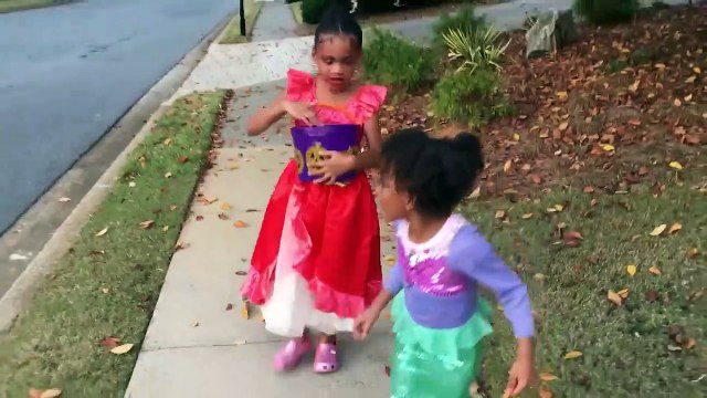 Halloween Trick or Treat Kids Candy Toy Surprise _ Bad Babies In Real life-ecX