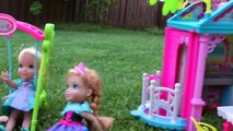 Cupcakes, Gummy bears ! Afraid of ANTS & Dogs !  ELSA ANNA Toddlers playing-q
