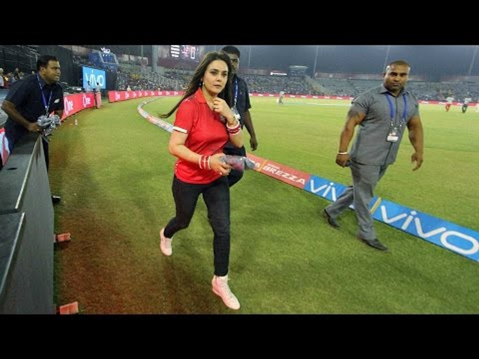 Preity Zinta abused Sanjay Bangar in front of players and staff |वनइंडिया हिन्दी