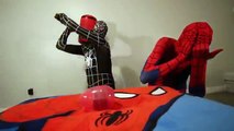 Человек-паук Пердеть шутки против Паук новые игрушки смешные Супергеройское кино в реальной жизни