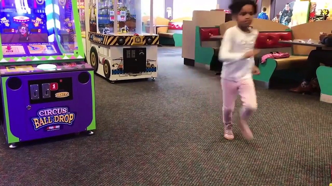 Bad Kids Driving to McDonalds!  Drive Thru Car Accident-5OzmmzcCf