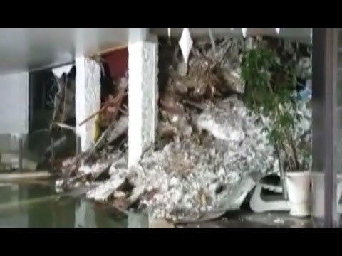Farindola (PE) - Hotel Rigopiano travolto da valanga, le prime immagini all'interno (19.01.17)
