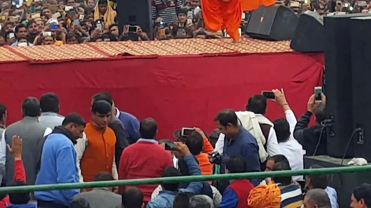 Sapna Chaudhary Haryana Dance Live 2017