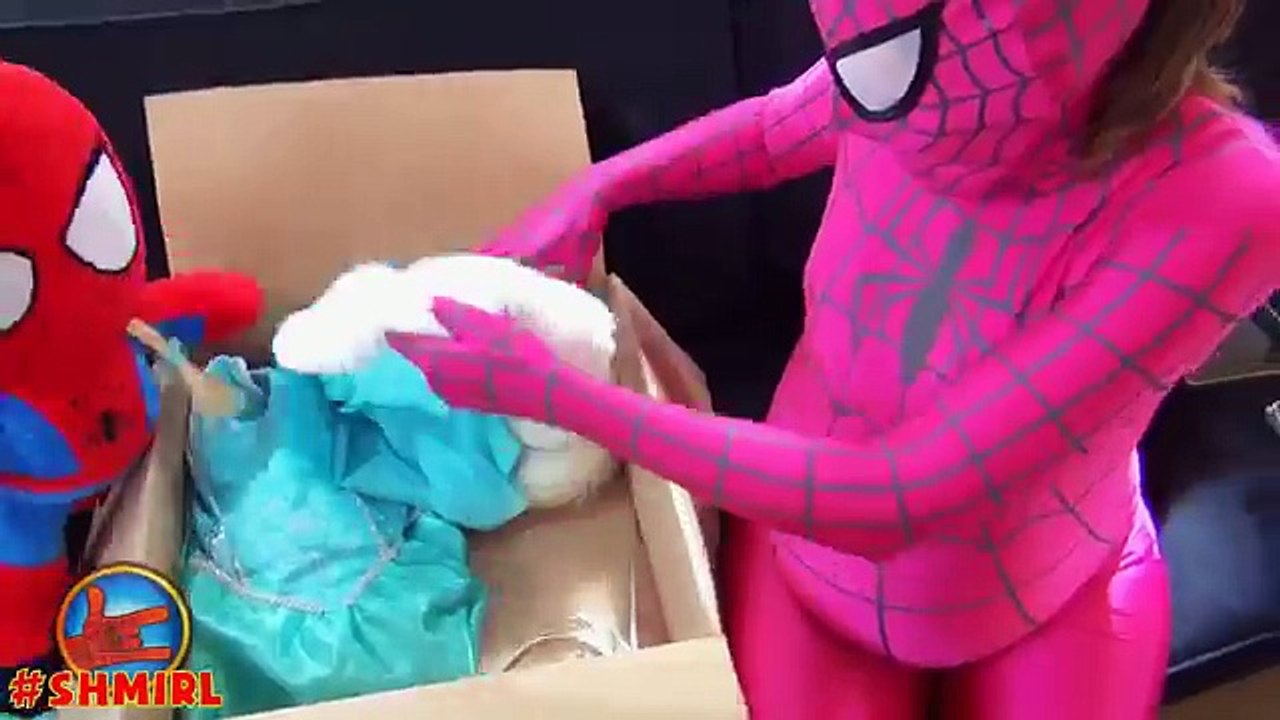Pregnant Spidergirl and Spiderbaby Frozen Elsa & Wedding Dress - Superhero Movie in Real L