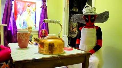 Spiderman vs Godzilla w Pink Girlpool, monkey king, Left Shark fun in real life comics Sup