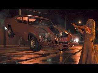 CARRIE "Soulevé de Voiture" Extrait VOST # 2