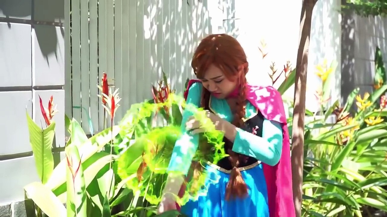 Spiderman, Frozen Elsa kiss Frozen Anna Spiderman Cry Gym Prank Fun Superhero Real Life #20