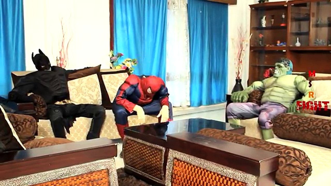 Superman vs Batman Box Fort Fight! kids nerf superhero real life movie SuperHeroKids