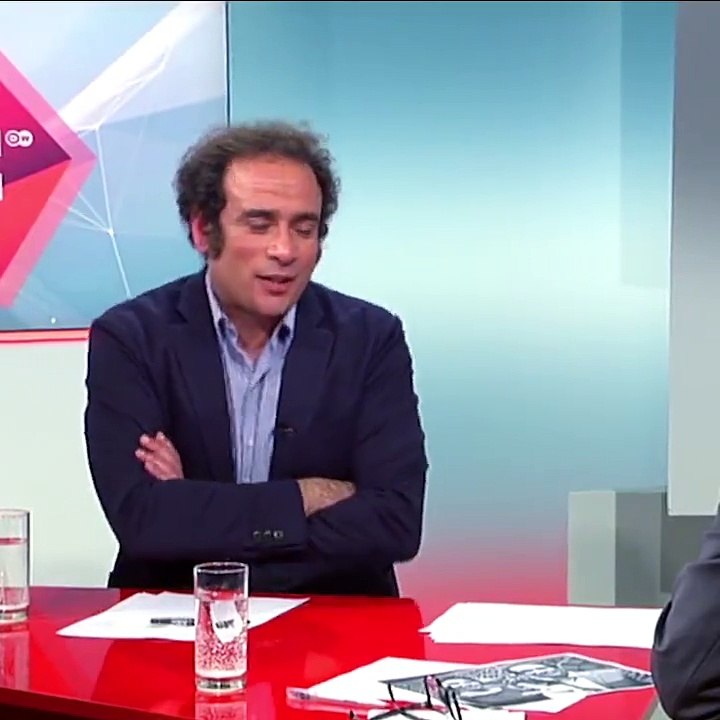 عمرو #حمزاوي عضو جبهة الإنقاذ يبكي على الظلم الذي تعرض له شخصيا وتتعرض له #مصر