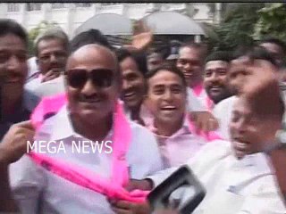 టీఆర్ ఎస్ జెండా క‌ప్పుకున్న జేసీ దివాక‌ర్ రెడ్డి || JC Diwakar Reddy Wear TRS Flag