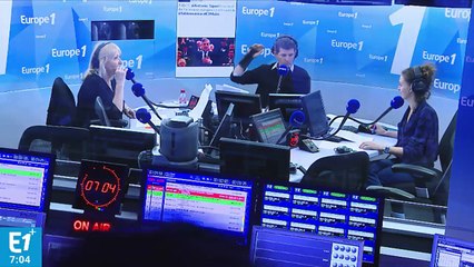 Emmanuel Macron en meeting à Bordeaux à la chasse aux déçus du retrait d'Alain Juppé