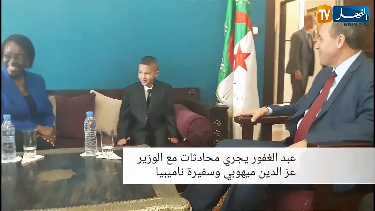 طفل يتيم يتحقق حلمه ويتربع على كرسي وزارة الثقافة