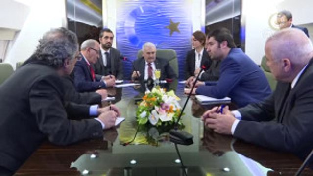 Başbakan Yıldırım, Uçakta Gazetecilerin Sorularını Cevapladı