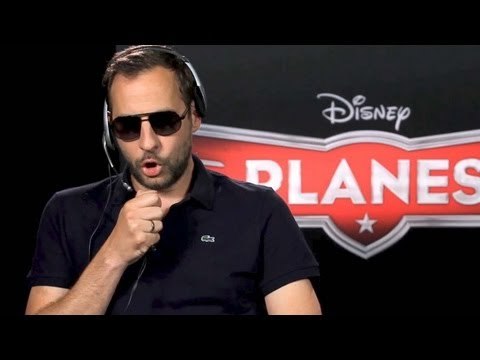 This is Captain Speaking Fred Testot en commandant de bord pour PLANES