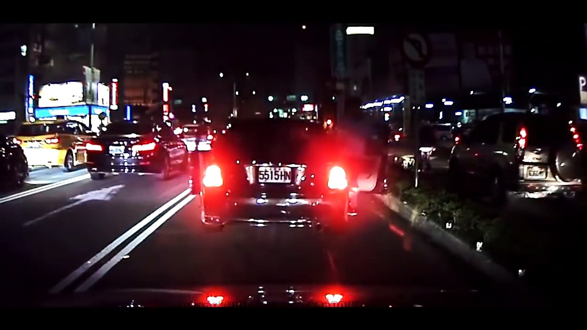 ドラレコ喧嘩 ドライブレコーダーが捉えた決定的瞬間 Dqn Video Dailymotion