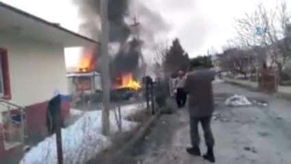 Yanan Evine Doğru İlerlerken Evi Bi Andan Böyle Patladı