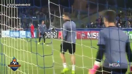 The reaction of cristiano ronaldo during the warm-ups in the match against napoli