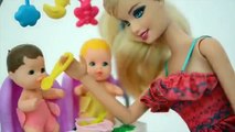Barbie Mari ensina Bebe Gemeo a Usar o Banheiro!!! Em Portugues [Parte 19]