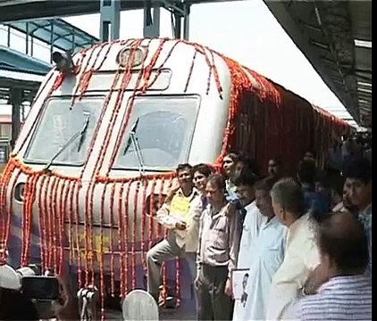 Live Video of Narendra Modi flags off 'Mata Vaishno Devi' train from Katra in Jammu and Kashmir