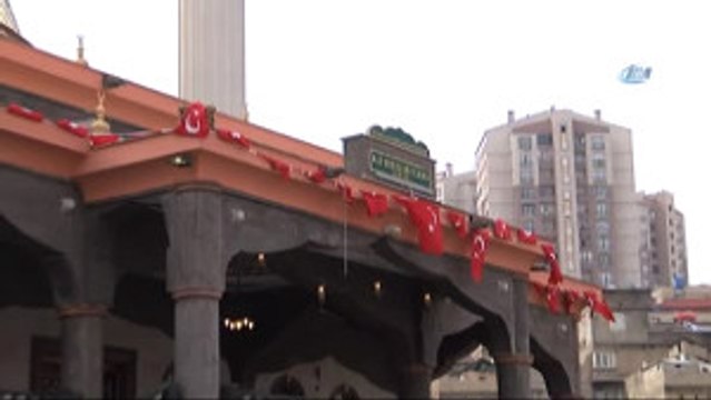 Diyanet İşleri Başkanı Görmez, Açılışını Yaptığı Camide Namaz Kıldırdı