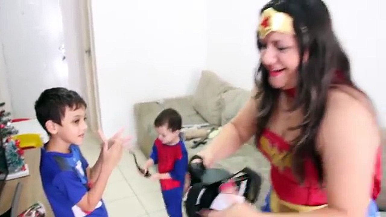 Frozen Elsa vs Joker PEE ON HER FACE PRANK - w/ Spiderman, Anna - Superhero In Real Life F