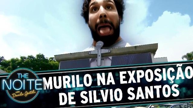 Murilo Couto visita exposição de Silvio Santos