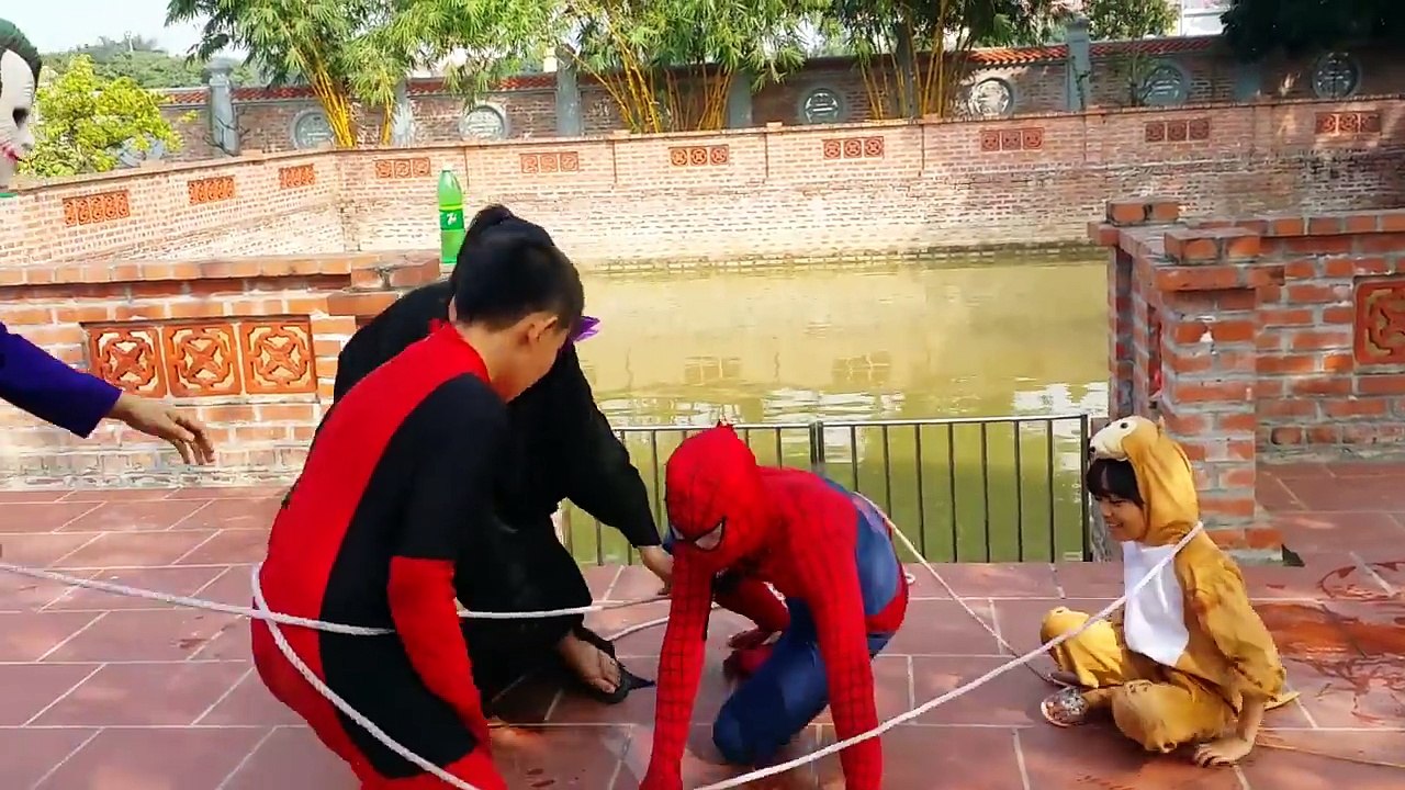 Spiderman Recuse Deadpool Falling Into a Lake Water w/ 1.2.3. Fly Joker vs Police baby