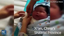 Giant baby boy weighing 14.7 pounds is born in China _ 2017