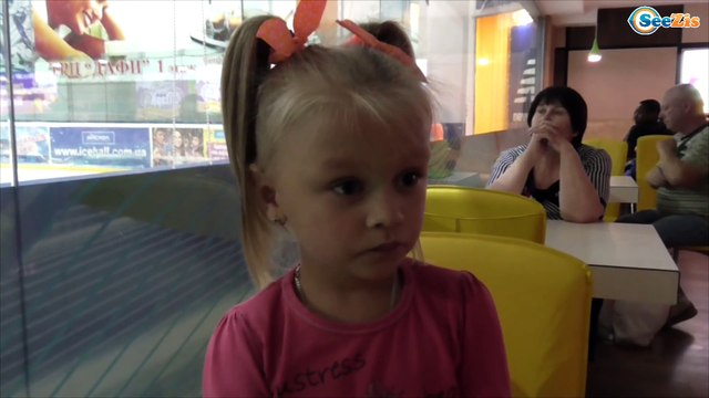 ✔ Nenuco Doll and Cook Yaroslava eats sandwich in the cafe. Кукла Ярославы кушает сэндвич. Серия 29