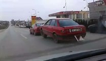 Tërheqja e rrezikshme e veturës në Ferizaj