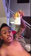 Cueva, do São Paulo, toma cerveja com amigo
