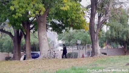 [PEGADINHA] BICICLETA CERRADA AO MEIO EM PARQUE