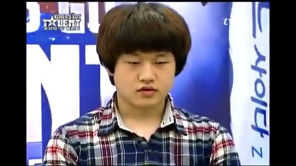 I pastrehu përloti jurinë me zërin e tij!