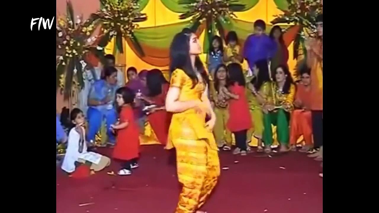 Dance!! Indian Girl dancing on bollywood Songs