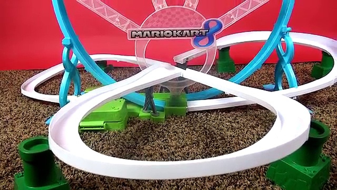 Mundo de Nintendo Mario Kart 8 Infinito Bucle Motorizado Deluxe, juego de guías de Jakks Pacific