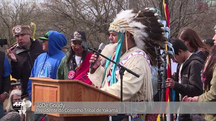Indígenas protestam em frente à Casa Branca