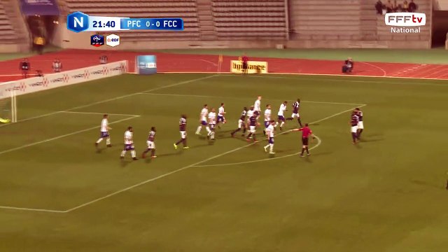 Coup franc qui passe juste au dessus !