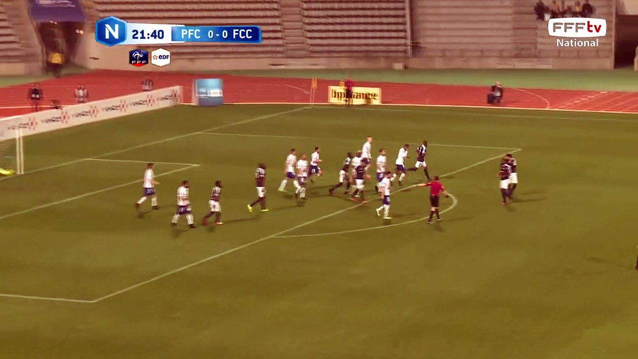 Coup franc qui passe juste au dessus !