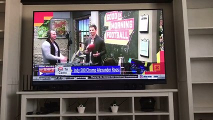 BEST IPTV SERVICE WITH A LIVE TV GUIDE 2017! SET TV vs Playstation VUE