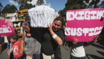 Guatemala da el último adiós a las 37 niñas fallecidas y exige renuncia de Morales