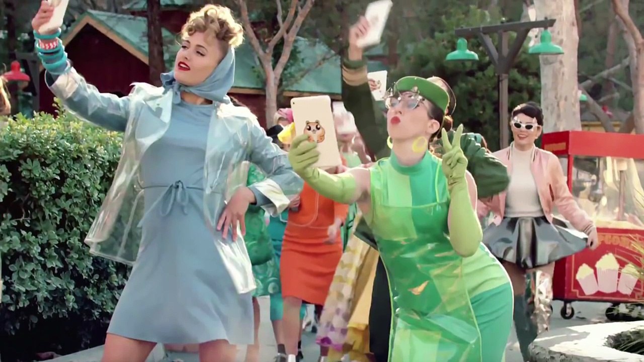 5 OMG Moments from Katy Perrys "Chained to the Rhythm" Music Video