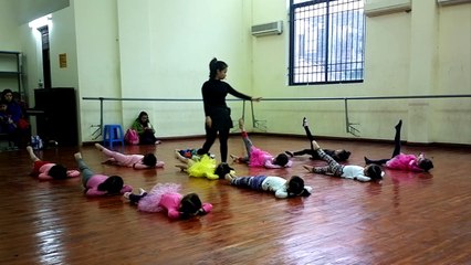 BÀI 1_TẬP_KHỞI_ĐỘNG_VÀ_ÉP_DẺO_Lớp_Múa_thức_tỉnh_3_Trường_Cao_đẳng_Múa_Việt_Nam_(ngày 3-3-2017)