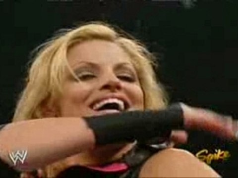 Trish Stratus (c) vs Lita (Womens Champion)