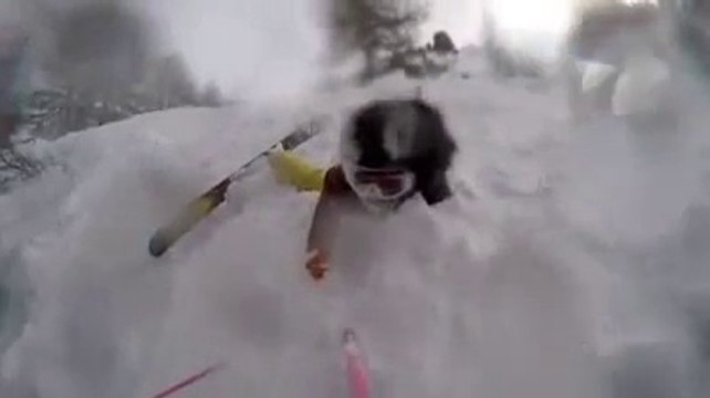 Ce skieur piégé dans une avalanche filme toute la scene.