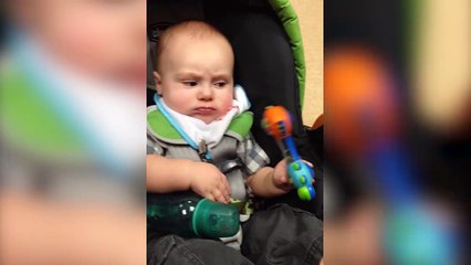 Si jeune et déjà si grognon.. Ce bébé fait la gueule bien comme il faut!