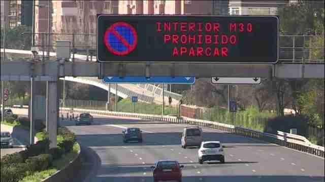 Prohibido aparcar hoy en zona de parquímetros de Madrid, por la polución