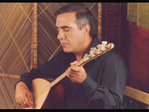 Türkülerin boynu bir kez daha bükük kaldı... Türkülerimize can veren büyük sanatçımız mekanın cennet,ruhun şad,toprağın bol ve gönlün hoş ol