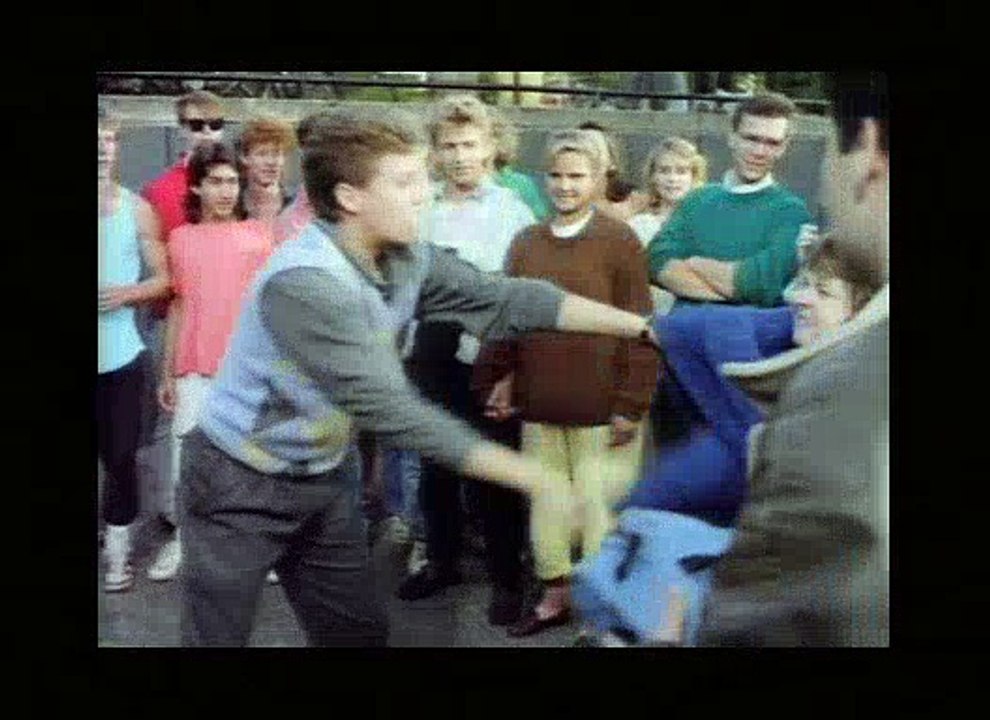 21 Jump Street S02E01 In the Custody of a Clown