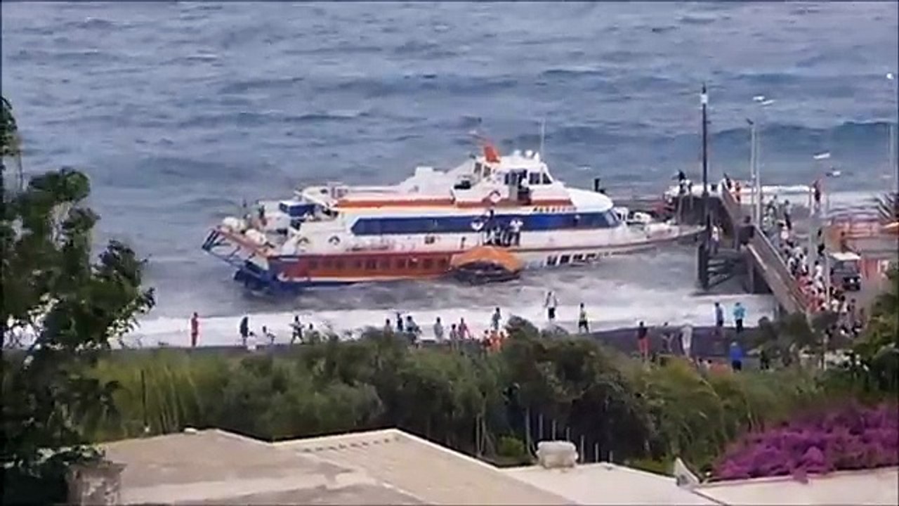 Shocking Ship Crash 2016 - 2017 HD